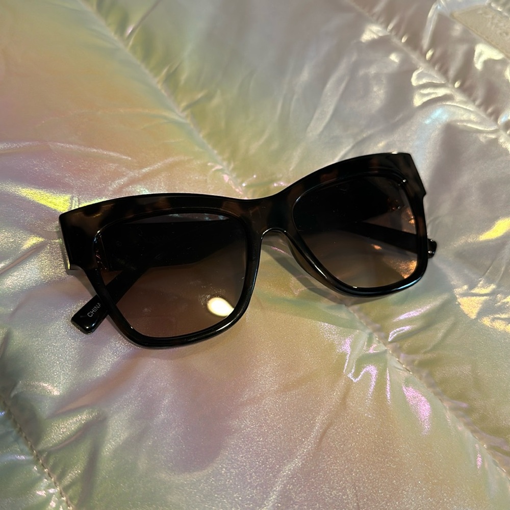 XOXO sunglasses